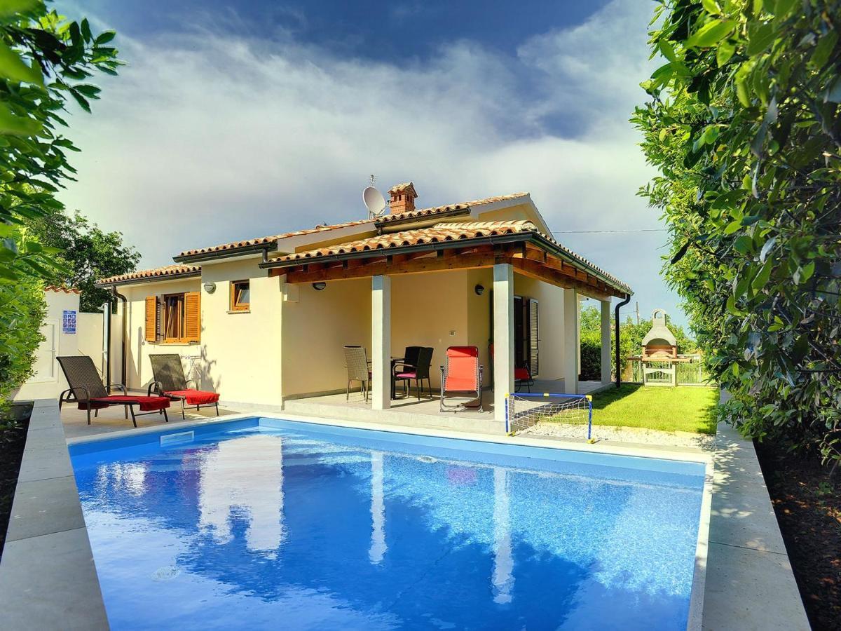 Pleasant In With Pool Ferienhaus Ližnjan